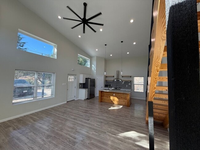 Building Photo - PRICE DROP !!