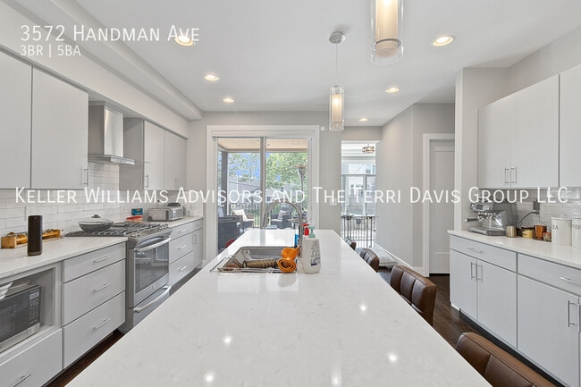 Building Photo - 3572 Handman Ave