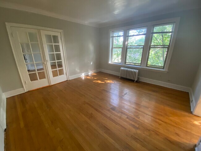 Building Photo - 1525 W Estes Ave