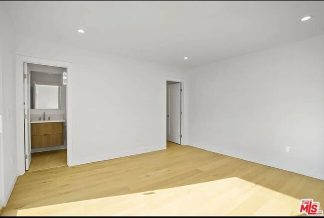 Building Photo - 7406 W 82nd St