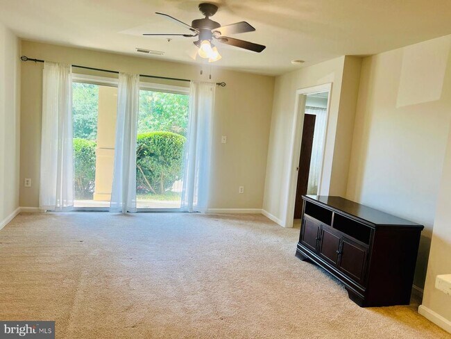 Building Photo - 1049 Gardenview Loop