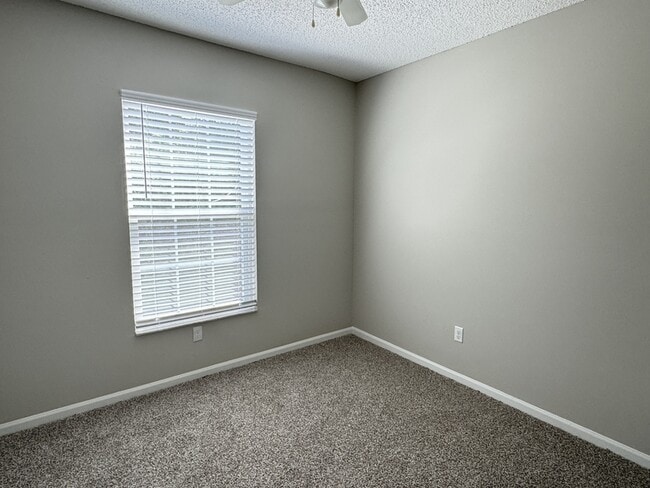 Building Photo - 4447 Brook Hollow Cir