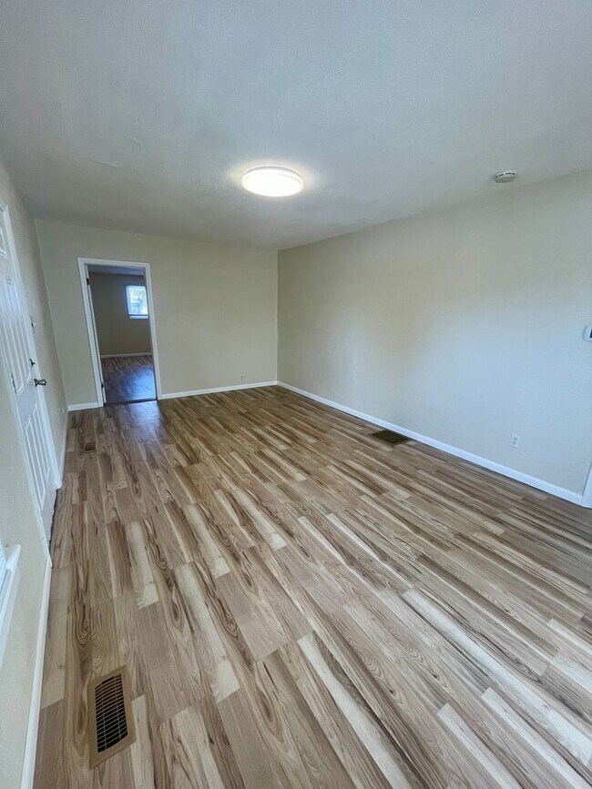 Building Photo - Swope - 407-409