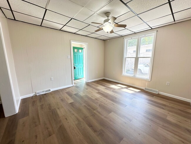 Primary Photo - 1 Bedroom with Bonus Room in Lebanon!
