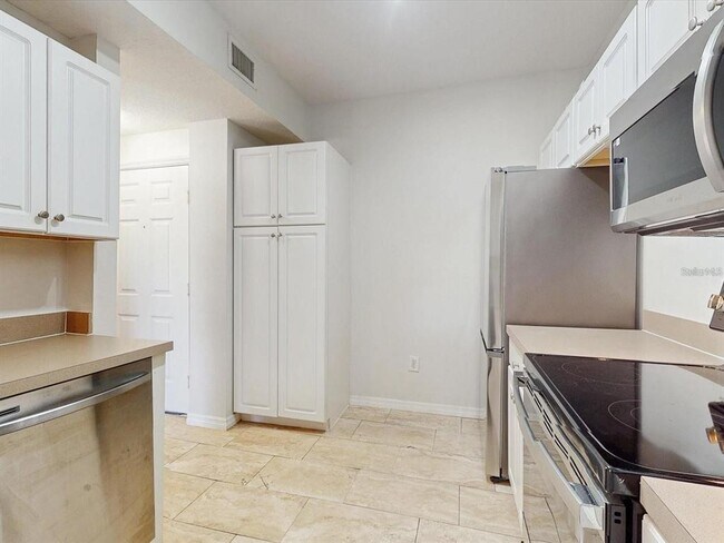 Building Photo - 5578 Metrowest Blvd