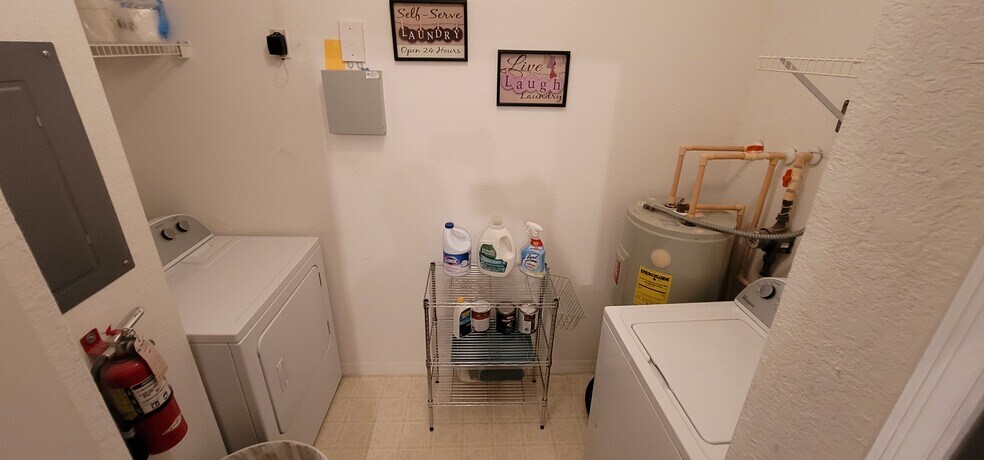 Full size laundry room back of kitchen - 2627 Maitland Crossing Way