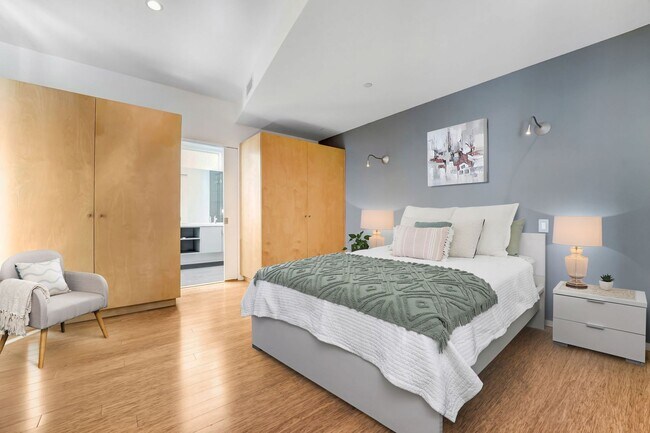 Building Photo - Your Perfect 3/2.5 Los Angeles Home Available Now!