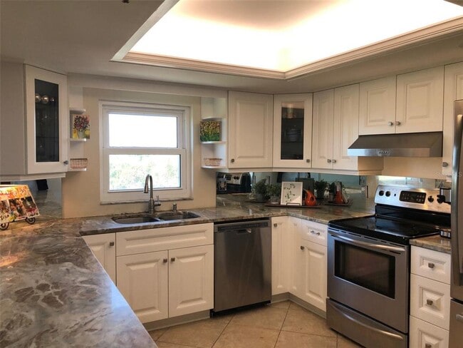 Building Photo - 160 Columbia Dr