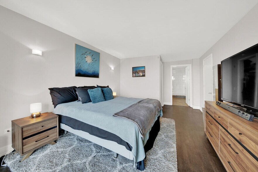 Building Photo - 545 N Dearborn St