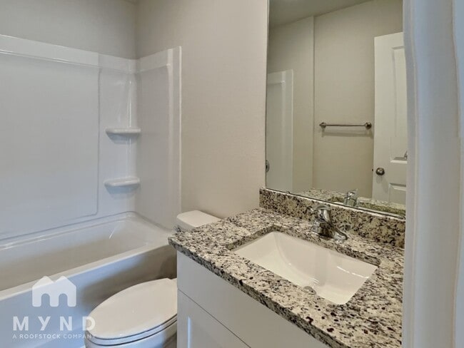 Building Photo - 329 New Villas St