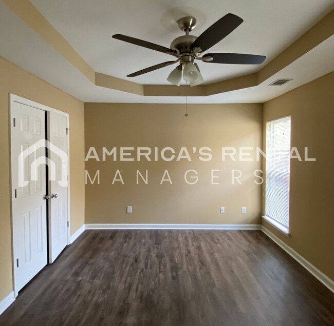 Building Photo - 525 Fox Run Cir