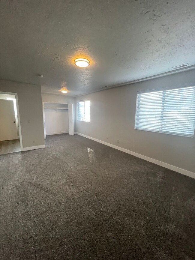 Building Photo - Remodeled Holladay duplex for rent!