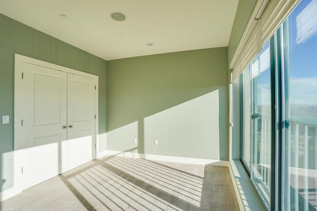 Building Photo - BEAUTIFUL TWO BEDROOM CONDO DOWNTOWN VANCOUVER