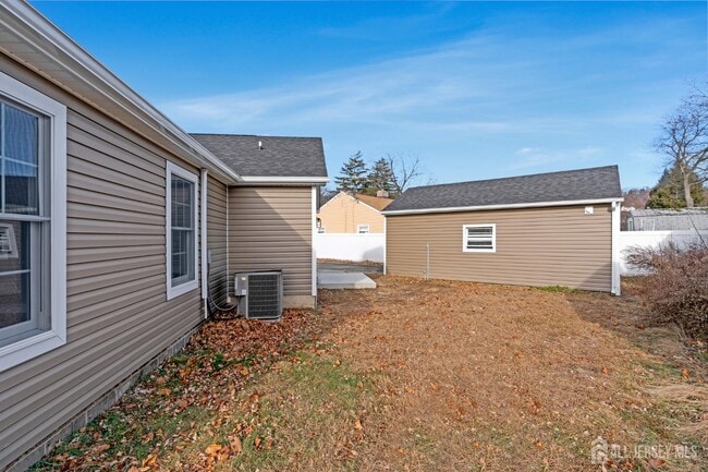 Building Photo - 20 Louis Ave