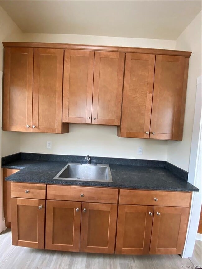 Building Photo - 8 Franklin Ave