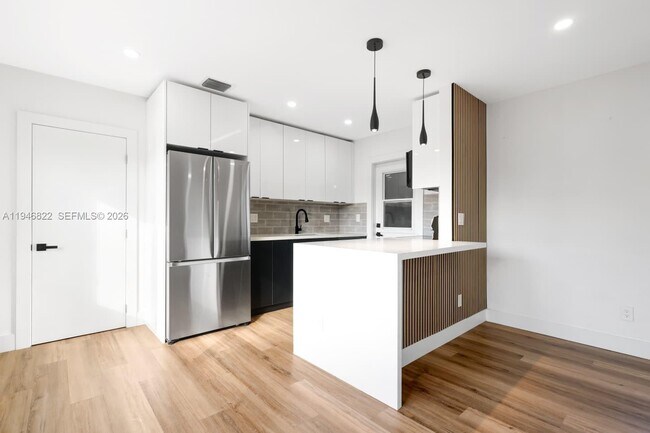 Building Photo - 1201 N 16th Ave