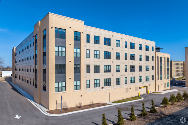 Building Photo - Avenue West