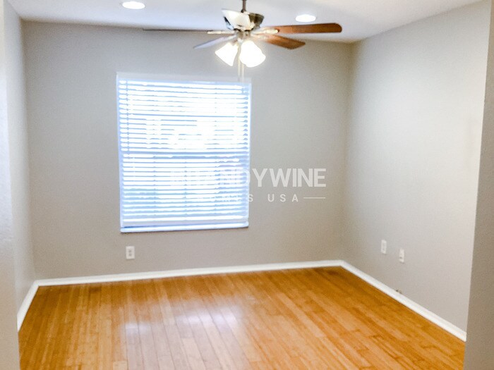 Building Photo - 2627 Oleander Lakes Dr