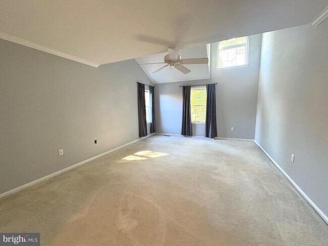 Building Photo - 902 Kirby Dr