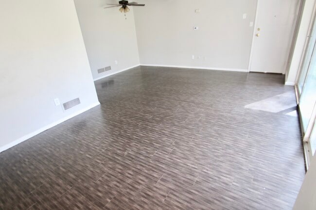 Interior Photo - JEFFERSON VILLAGE -- 077