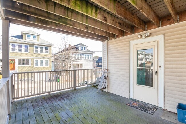 Building Photo - 76 Westglow St