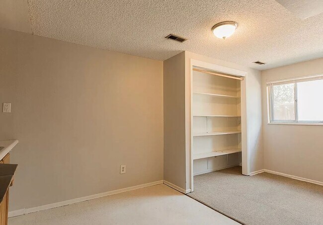 Building Photo - 766 Mohawk Dr
