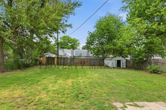 Building Photo - 571 S Roosevelt St