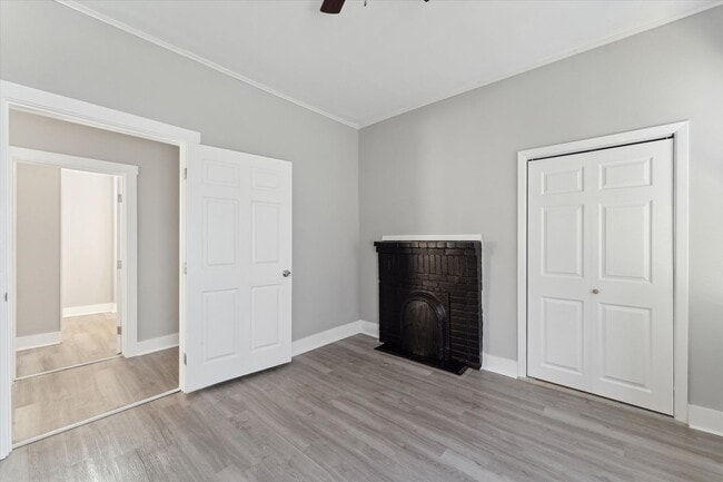 Building Photo - 1020 W 37th St