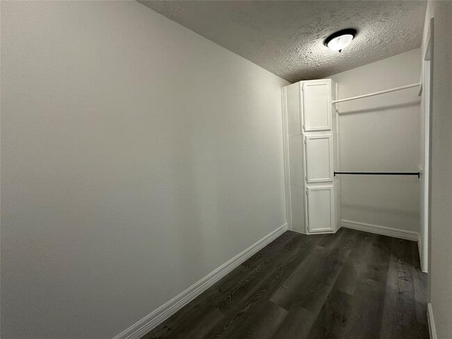 Building Photo - 101 Cavalry Cir