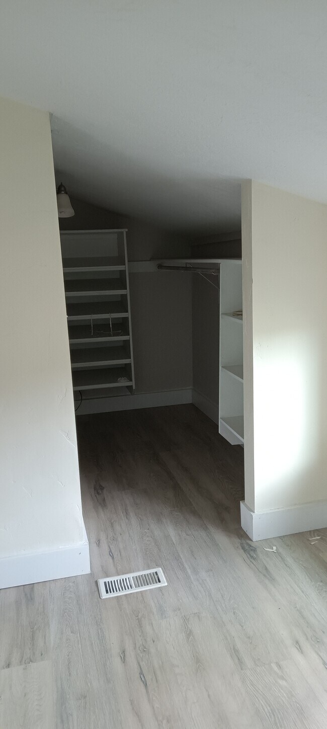 Building Photo - 1695 W Targee St