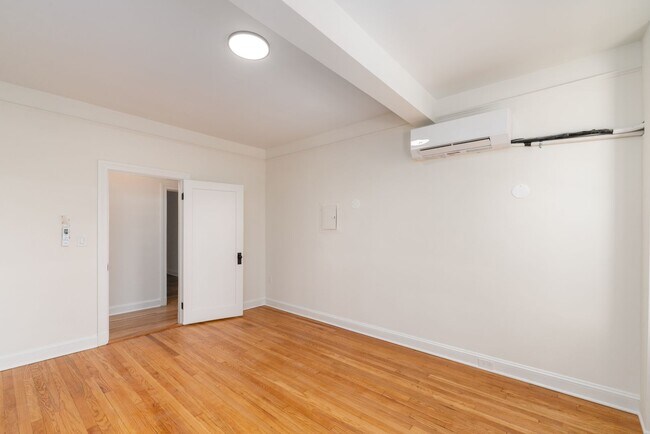 Building Photo - 3-Bedroom, 1-Bathroom Apartment with Porch near JHU