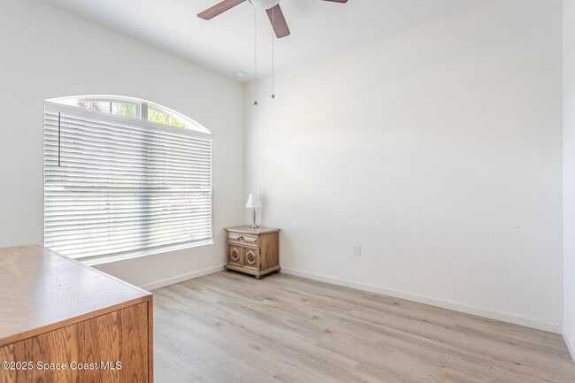 Building Photo - 560 Remington Green Dr SE