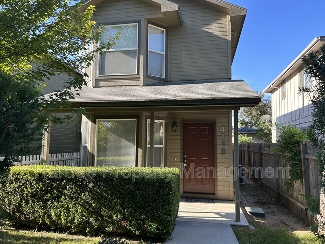 Primary Photo - 4419 Freemont St