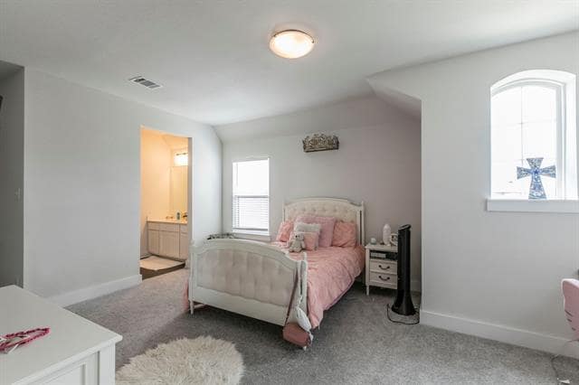 Building Photo - 2104 Palafox Dr