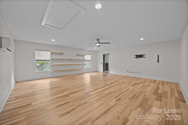 Building Photo - 1207 Lakedell Dr