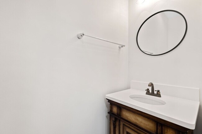 Building Photo - Spacious 3-Bedroom Condo in Prime Raleigh Location!