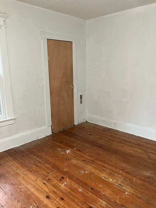 Building Photo - 126 E Matson Ave