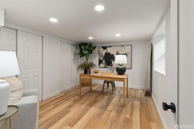 Building Photo - 4Bd/2Ba Seattle House