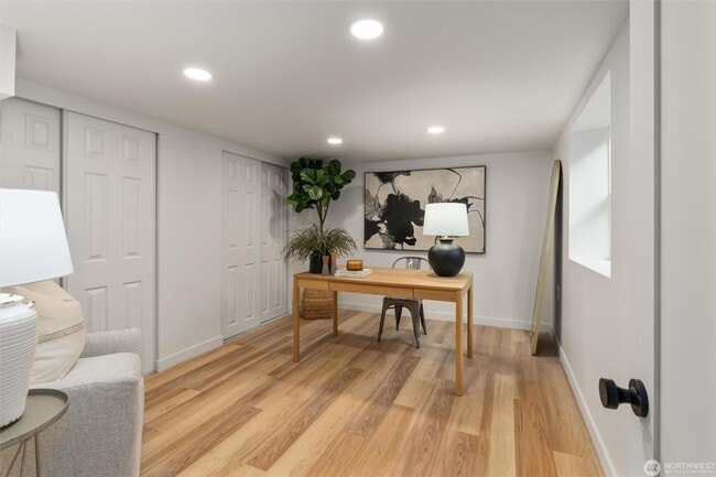 Building Photo - 4Bd/3Ba Seattle House