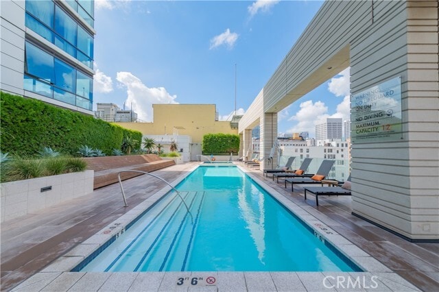 Building Photo - 400 S Broadway