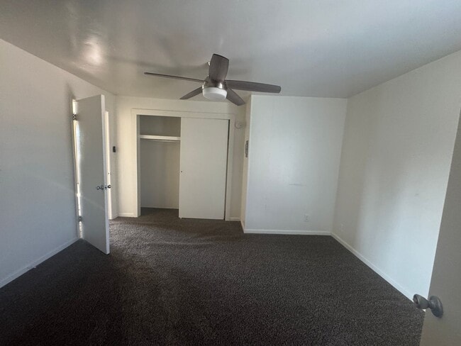 Building Photo - R8700A