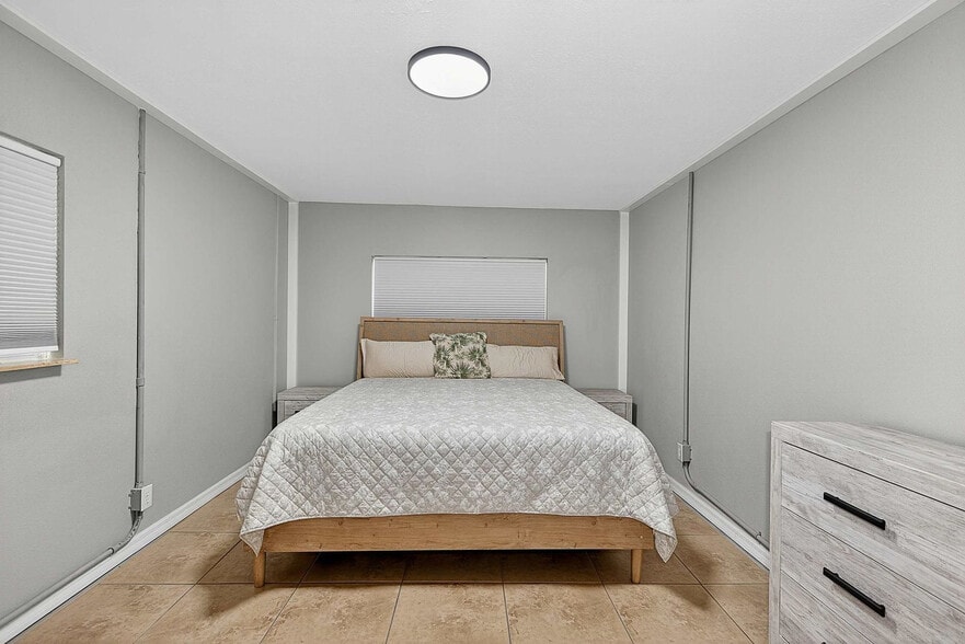Building Photo - 324 Avenida Madera