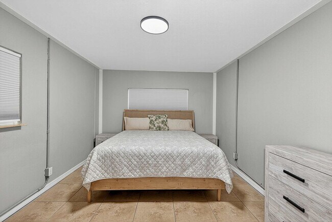 Building Photo - 324 Avenida Madera
