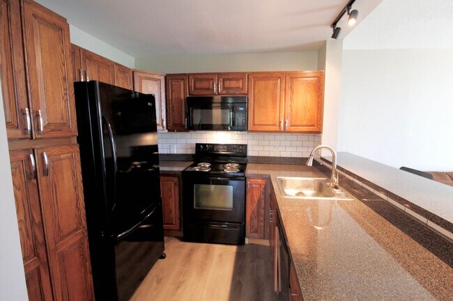 Building Photo - 1348 Hunters Rd