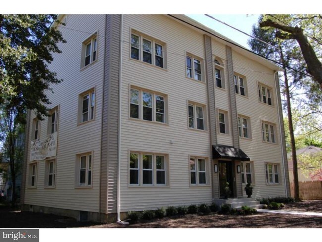 Building Photo - 2 Memorial Ave