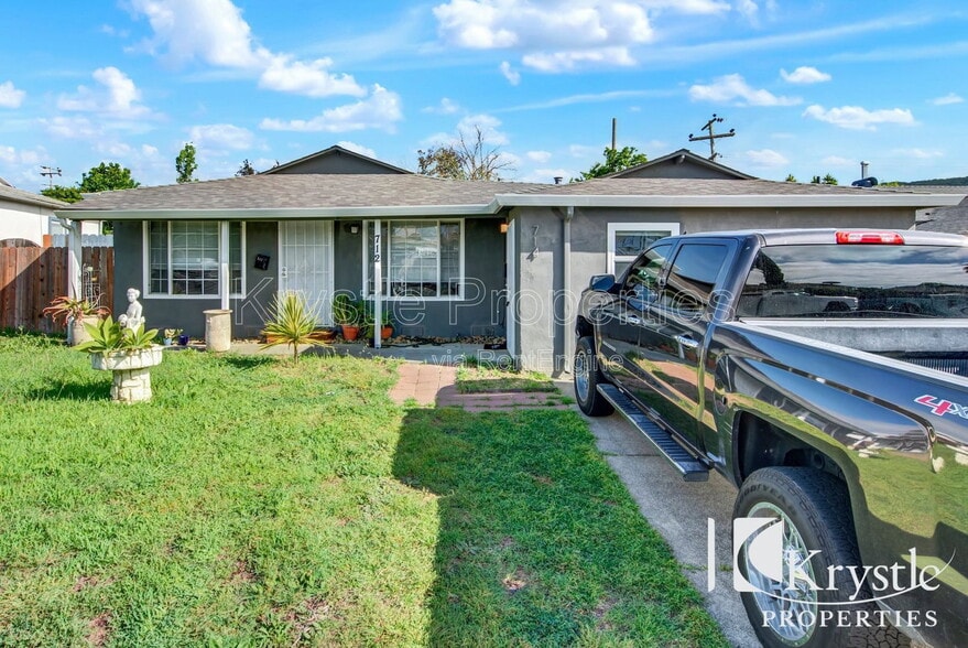 Building Photo - 714 Gateway Dr