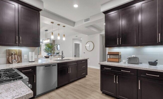 Building Photo - 4803 N Woodmere Fairway
