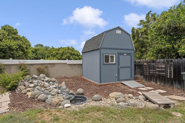 Building Photo - 586 Del Mar Ave