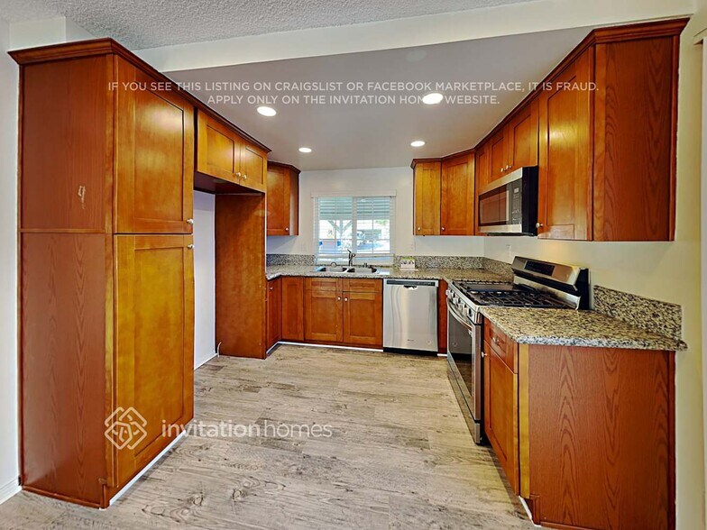 Building Photo - 2164 Athens Ave