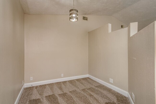 Building Photo - Pool Home Near Florida Beaches